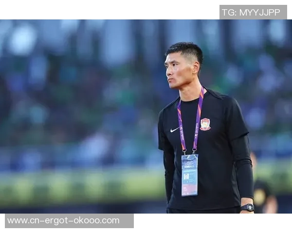 曝50岁李霄鹏成国足新帅第2抢手与邵佳一竞赛 曾率队年头一输越南